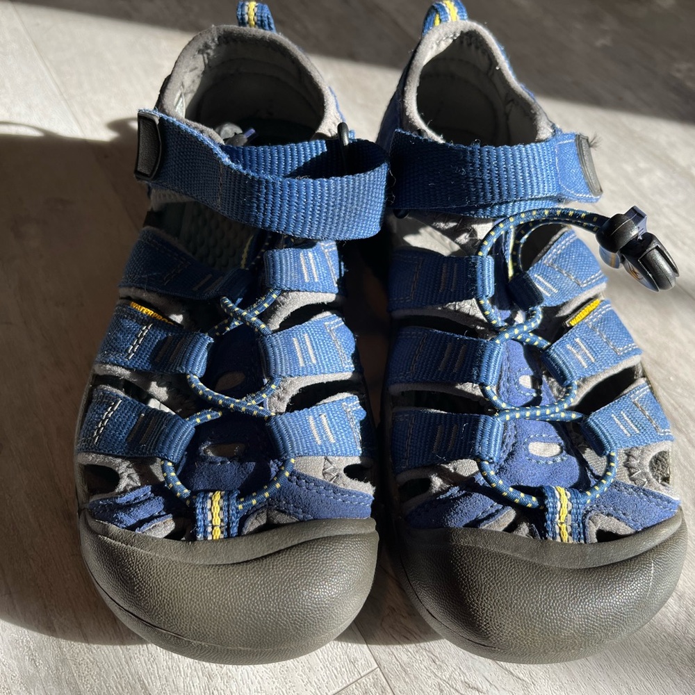 Keen Size 1 Kids Hiking Shoes